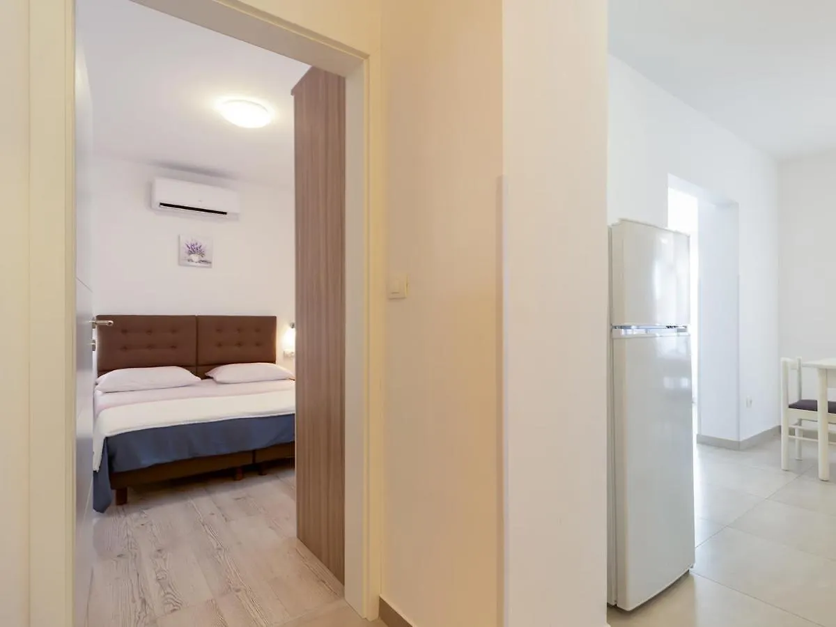 Amoroso Apartment 200M From Sea Poreč