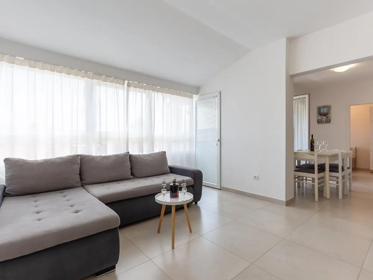Amoroso Apartment 200M From Sea Poreč