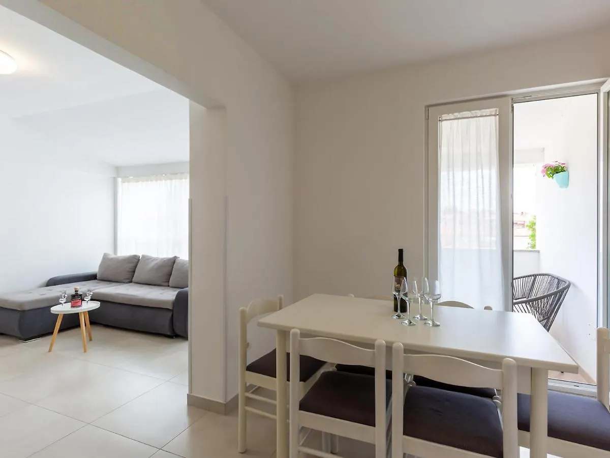 Amoroso Apartment 200M From Sea Porec