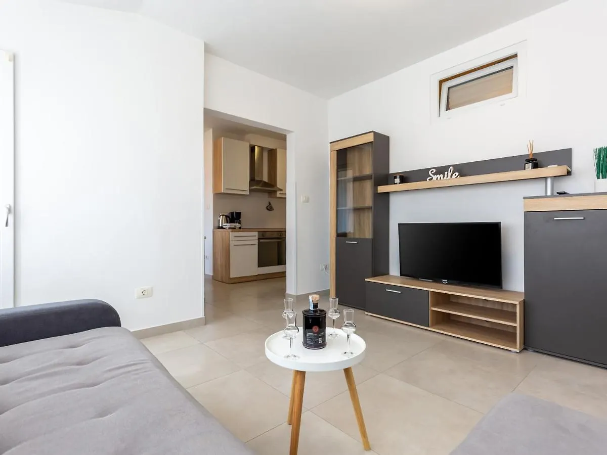 Amoroso Apartment 200M From Sea Porec